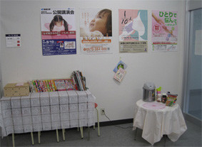 お茶や雑誌、マンガもあります