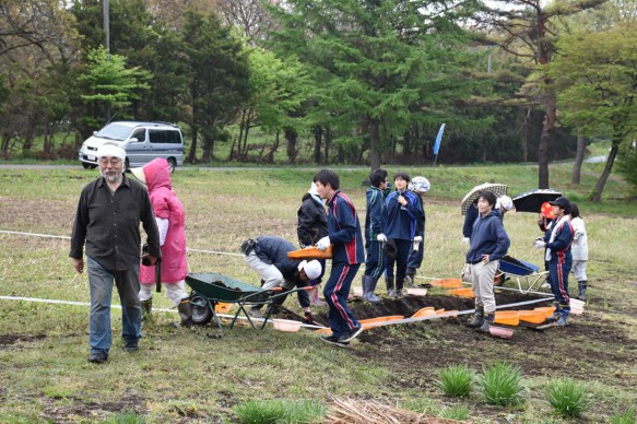 表土剥ぎ進行中