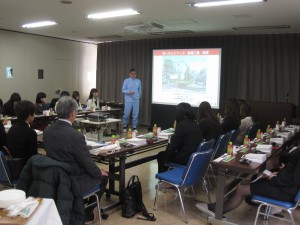 ニチレイフーズ船橋工場で、冷凍食品の製造工程を見学しました。