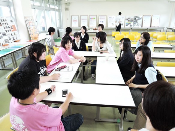 午後は在学生との懇談。なかなか聞けないお話が聞ける絶好の機会