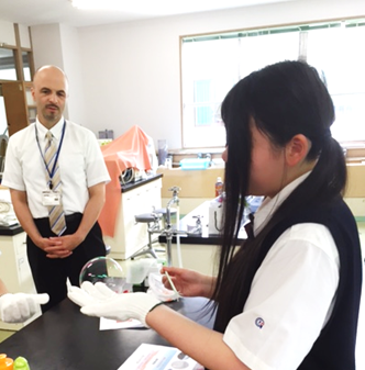 シャボン玉でお手玉にチャレンジ!!