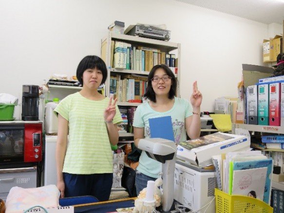 諸岡研究室での吉田さんと束原さんです。