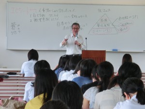 解説講義講師の蓑地一夫氏