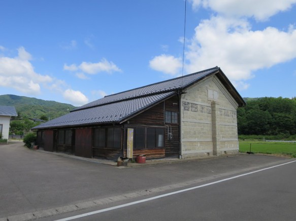 旧小坂村産業組合石蔵が国登録文化財に認定!