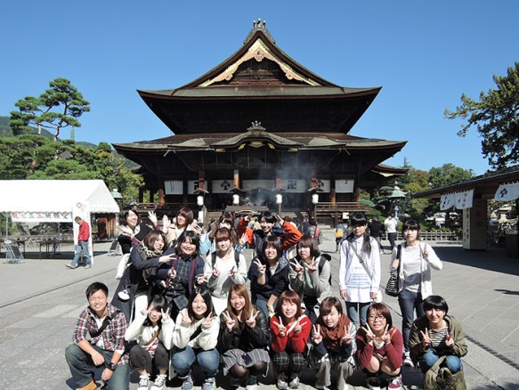 【善光寺本堂】天気にも恵まれた善光寺。一生に一度は訪れたい寺院の一つ！