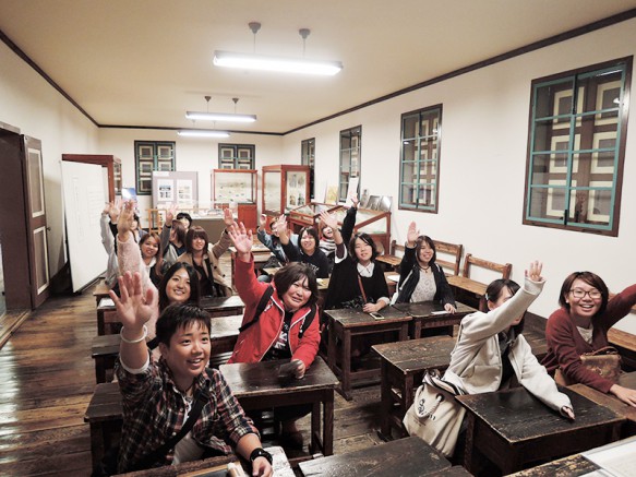 【旧開智学校】明治期の教室で授業!?体感で新たな発見も!