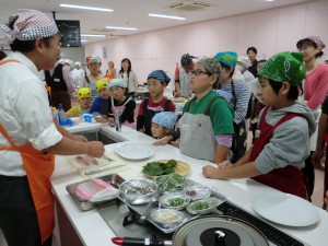 参加した子どもたちは興味津々！　真剣そのもの、です♪