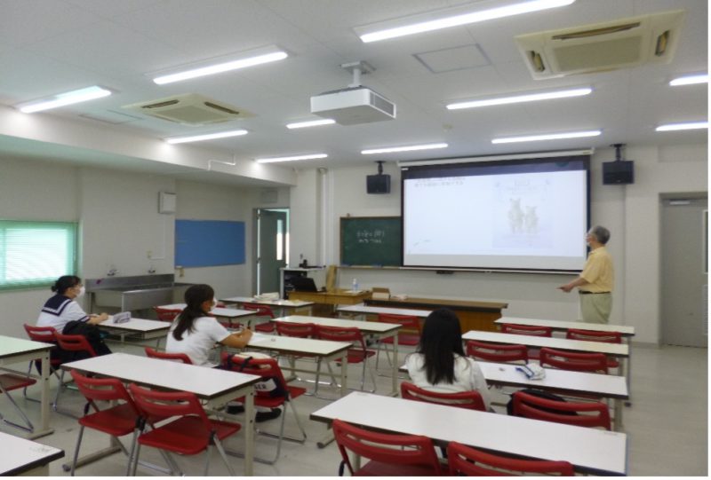 「図書館概論」：図書館の自習室議論について学びました