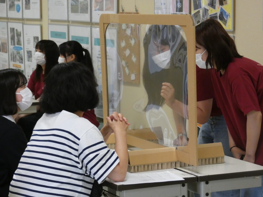 在学生懇談では、入試の内容や通学の方法など、さまざまな相談をお受けしました